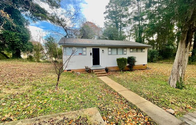 Introducing a charming 3 bedroom, 1 bathroom house located in the heart of Charlotte, NC.