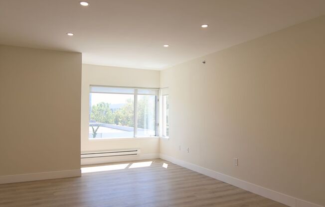 2 beds, 1 bath, 760 sqft, $2,774, Unit 204