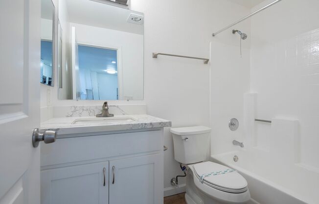 2 beds, 2 baths, 965 sqft, $2,595, Unit 117