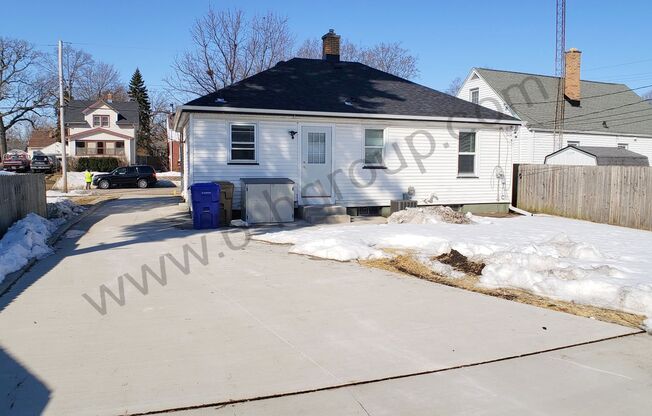 3 beds, 1 bath, $1,850