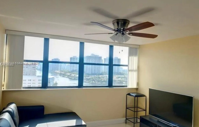 2017 S OCEAN DR