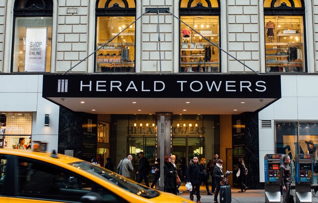 Studio, 1 bath, $3,600, Unit 9B04