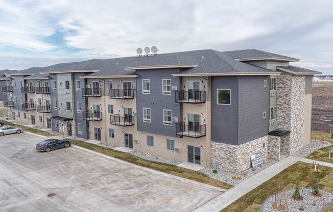 3 beds, 2 baths, 1,301 sqft, $1,730, Unit 212