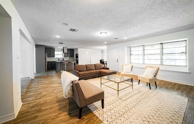 Newly Renovated 4-bedroom Home Inside the Loop