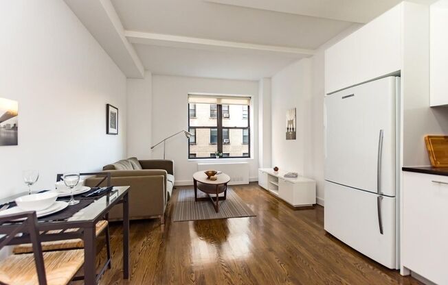 1 bed, 1 bath, $4,650, Unit 725