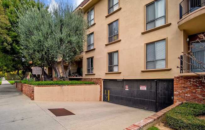 Property View, Welcoming Property Sign at Los Robles Apartments, California, 91101