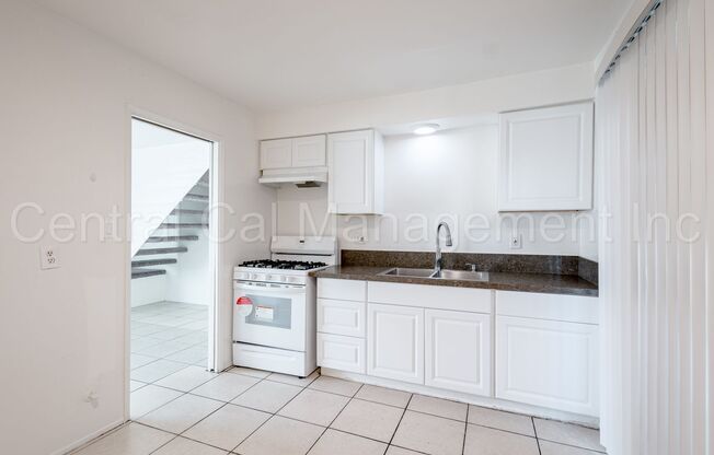 2 beds, 1 bath, 816 sqft, $1,395, Unit Apt D