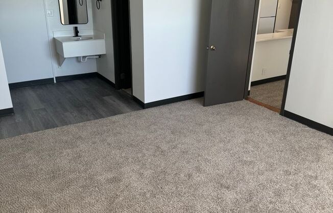 1 bed, 1 bath, 550 sqft, $975, Unit 618