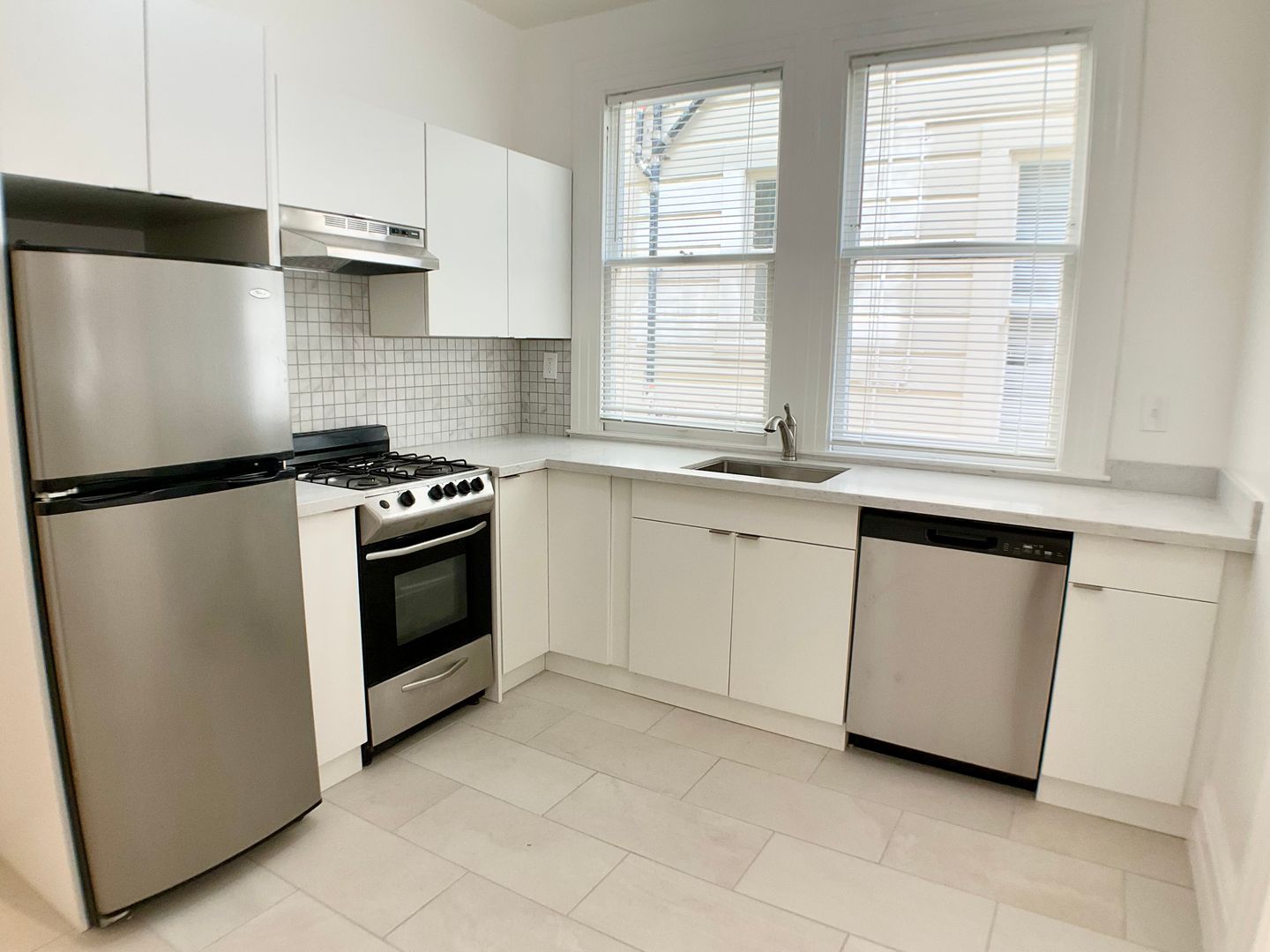 REMODELED 1BR. IN-UNIT LAUNDRY! Dishwasher! Bay Windows!