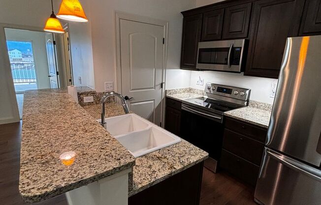 2 beds, 1 bath, $1,595, Unit #817