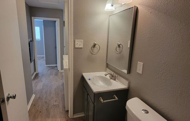 2 beds, 1 bath, $925, Unit 501