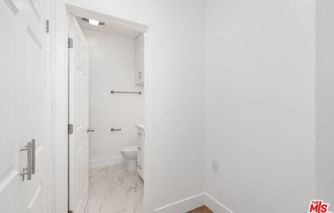 Studio, 1 bath, 405 sqft, $2,700, Unit 546