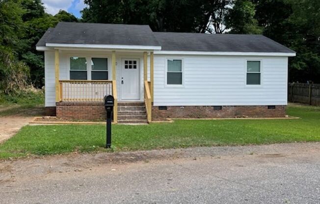 Charming 3 BR, 2 BA Bungalow just minutes from Downtown Greenville!