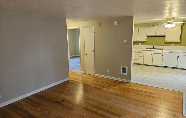 2 beds, 1 bath, 800 sqft, $1,495, Unit 540-03