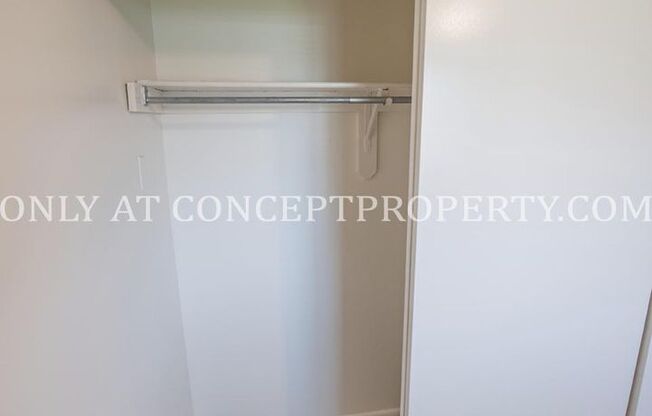 2 beds, 1 bath, 840 sqft, $1,099, Unit 77