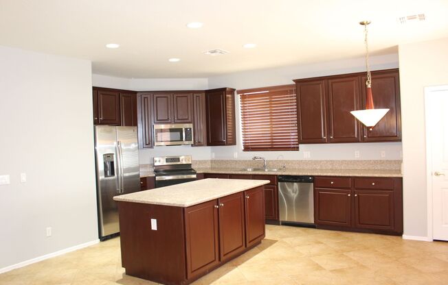 Large 4 bedroom home in Power Ranch