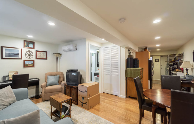 1112 4 ST NE
