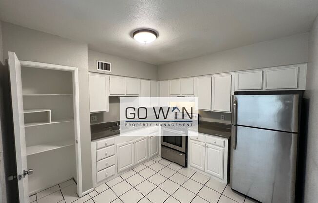 2 beds, 1 bath, 800 sqft, $1,300