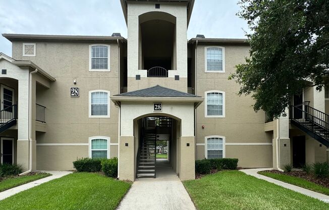 Beautiful 2/2 second floor condo in The Palms at Jacksonville Beach!