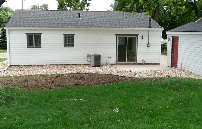 Large remodeld ranch style 3 bed 1 bath home! Cute and quaint! With garage!