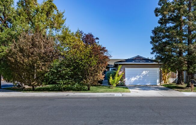 Charming 3-Bed, 2-Bath Single-Story Home with Pool in Clovis Unified School District