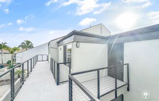 Bright 2BR Condo with New Carpet, Private Balcony & Great Amenities in Clairemont Mesa! $500 off 1st month's rent if you move in by Feb. 1st!