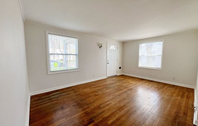 SEE IT NOW! Charming 1-Bed Home in North Kansas City – Spacious & Convenient!
