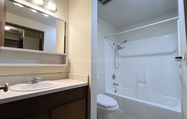 2 beds, 1 bath, $1,625, Unit 1403