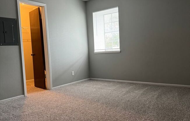 1 Bedroom 1 Bath Apartment Available