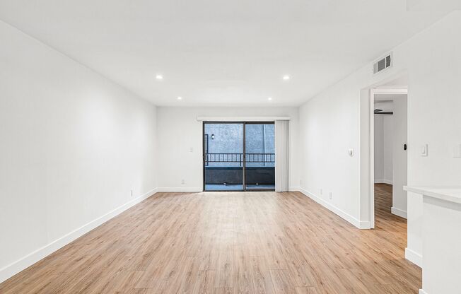 1 bed, 1 bath, 729 sqft, $2,350, Unit 107