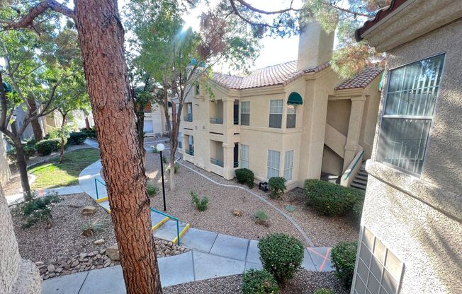 Charming 1 Bedroom Condo with Detached 1 Car Garage!
