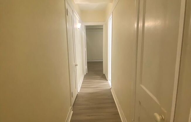 1 bed, 1 bath, 572 sqft, $1,510, Unit Old King Edward 15