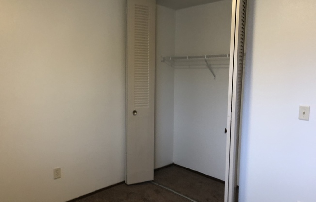 2 beds, 1 bath, $750, Unit 13