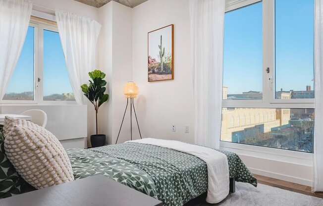 3 beds, 1 bath, $5,000, Unit 413