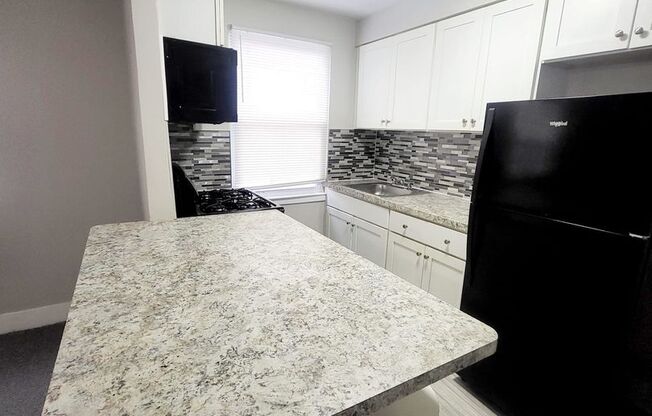 1 bed, 1 bath, 650 sqft, $1,250, Unit 18-3304