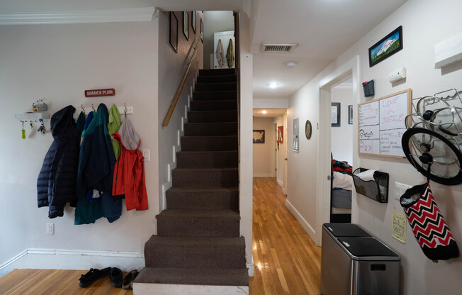6 beds, 2.5 baths, 1,800 sqft, $6,295, Unit 3