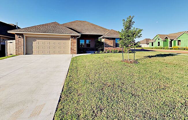 Very Nice 4 Bedroom Home in Mustang Schools!