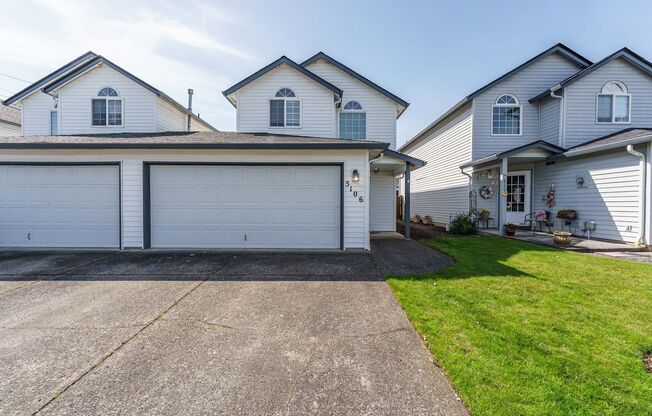 Comfortable 3-Bedroom Townhouse with A/C, Washer & Dryer, and Attached Garage
