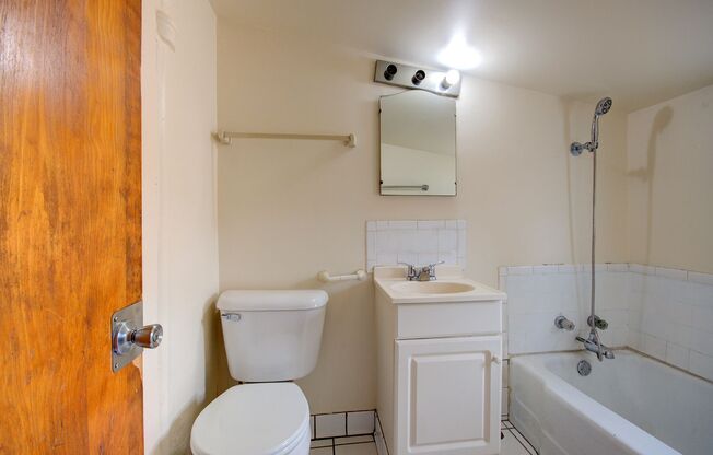 2 beds, 1 bath, $1,025, Unit 521 N Chicago St