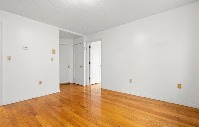 8 WALNUT ST