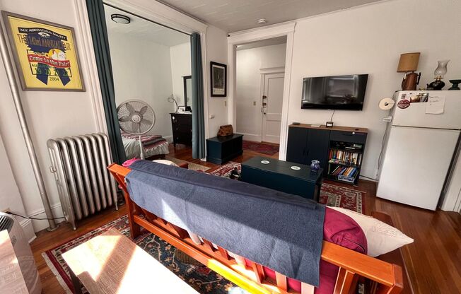 Studio, 1 bath, 475 sqft, $2,500, Unit 44