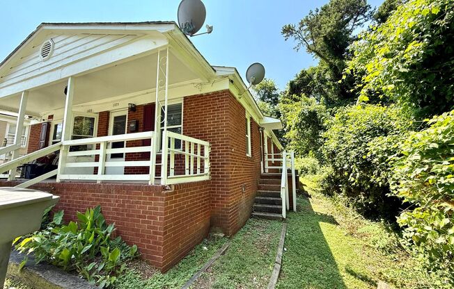 1105 MCARTHUR AVE