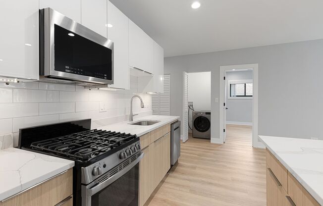 3 beds, 2 baths, 894 sqft, $2,750, Unit 1548-2A