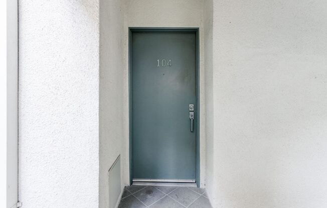 For Lease! Beautiful 2 Bedroom 2 Bathroom Studio City Condominium Ready for Move-In