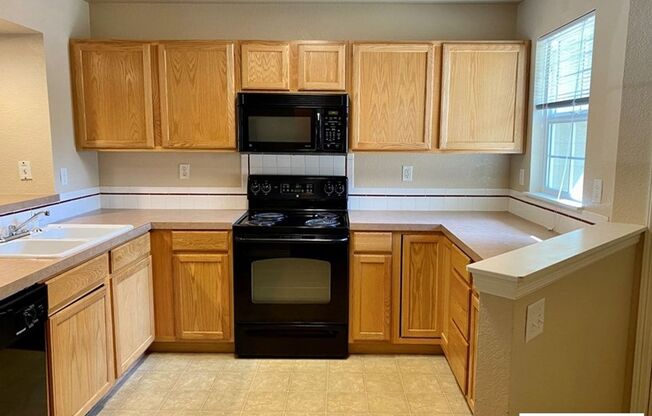 GREAT Roommate Layout - Townhouse with Central A/C