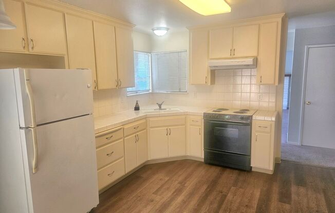 4th Street 5323-5325