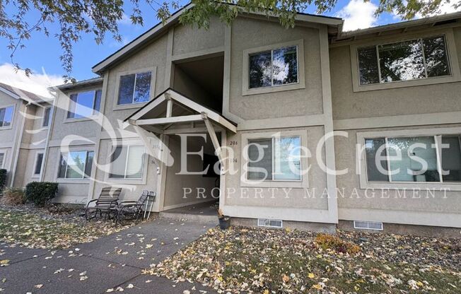 Two Bedroom Upstairs Unit in The Vineyards *$200.00 Off 2nd Month Rent**