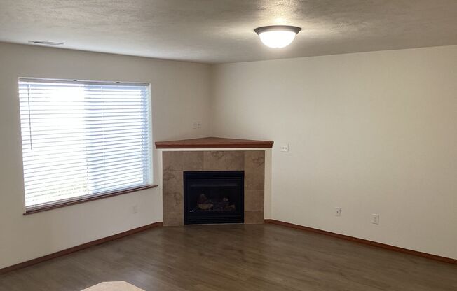 3 beds, 2 baths, 1,482 sqft, $1,695, Unit 43-12120