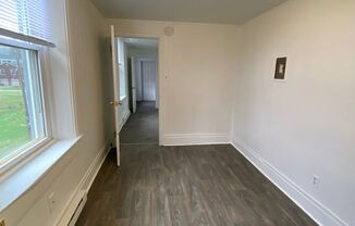 2 beds, 1 bath, $825, Unit Apt 5