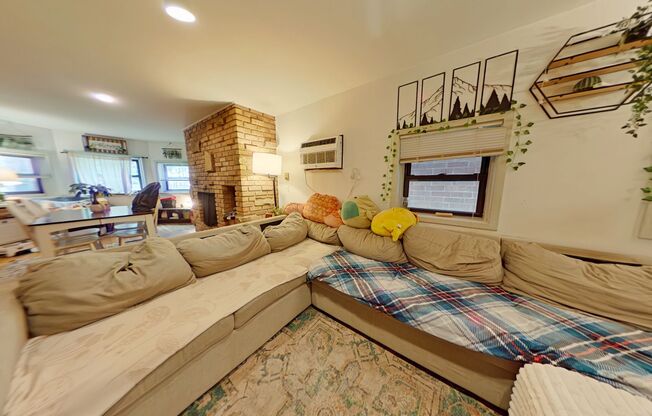 831 Wrightwood